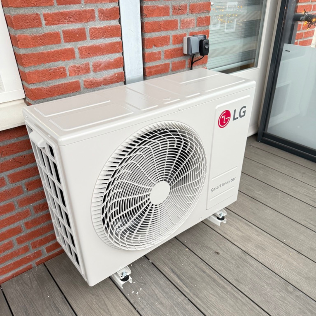 Airco binnenunit in een woonkamer